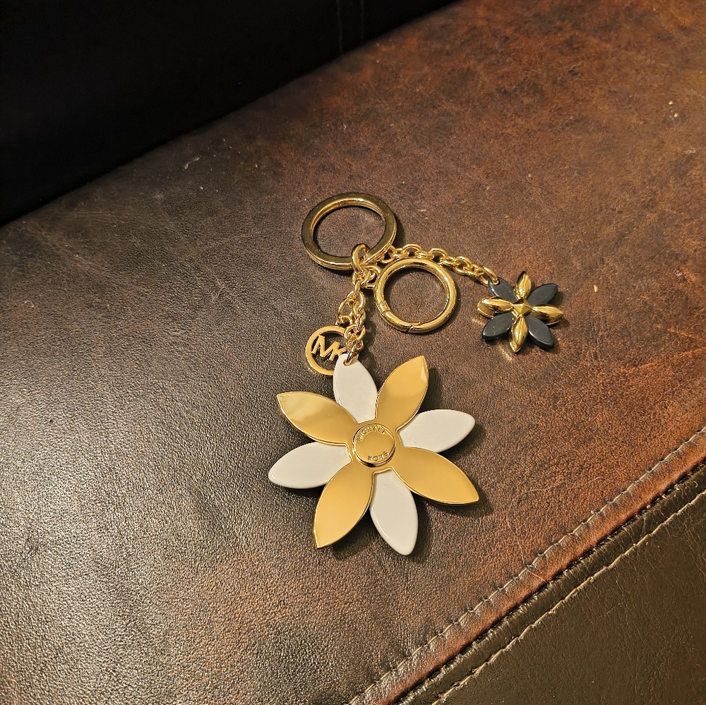 Michael Kors Gold and White Flower Keychain - Picture 5 of 5